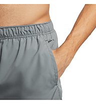 Nike Dri-FIT Challenger 7&quot; - kurze Laufhose - Herren, Light Grey