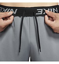 Nike Dri-FIT Men's Training S - pantaloni corti fitness - uomo, Grey