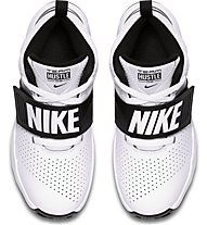 Nike Team Hustle D8 (GS) - Basketballschuh - Kinder, White/Black